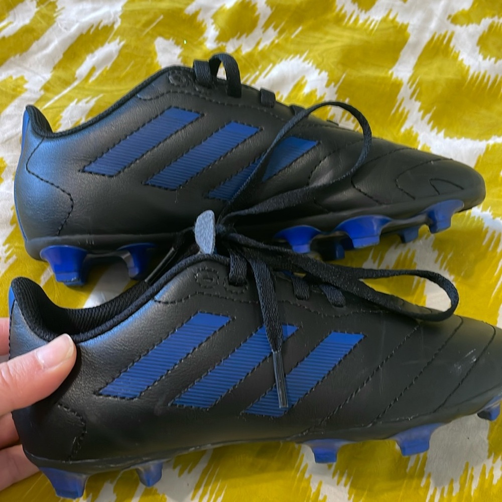 Boys adidas cleats, turf worn only 4 times for soccer